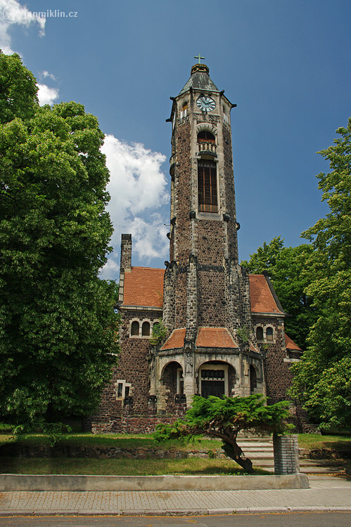 Kostel v Hrobě