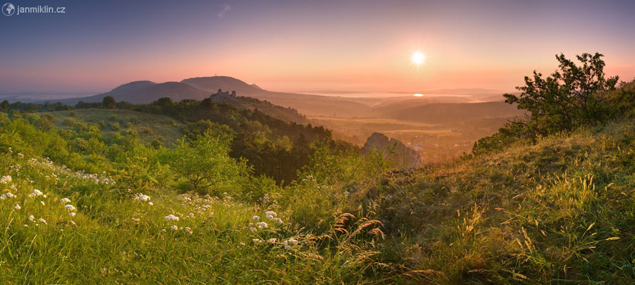 Panorama Pálavy ze Stolové hory