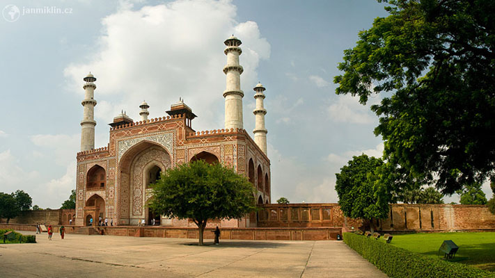 Vstupní brána, Akbarova hrobka