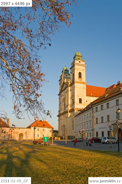 náměstí, Kostel Nanebevzetí Panny Marie, Valtice