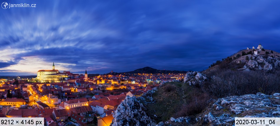 panorama města a zámek Mikulov