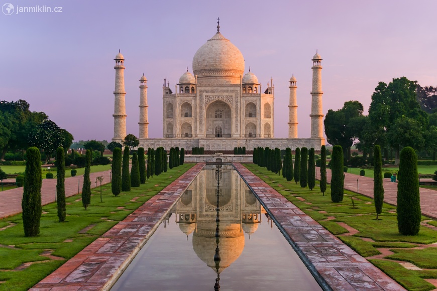 Tádž Mahal při východu slunce