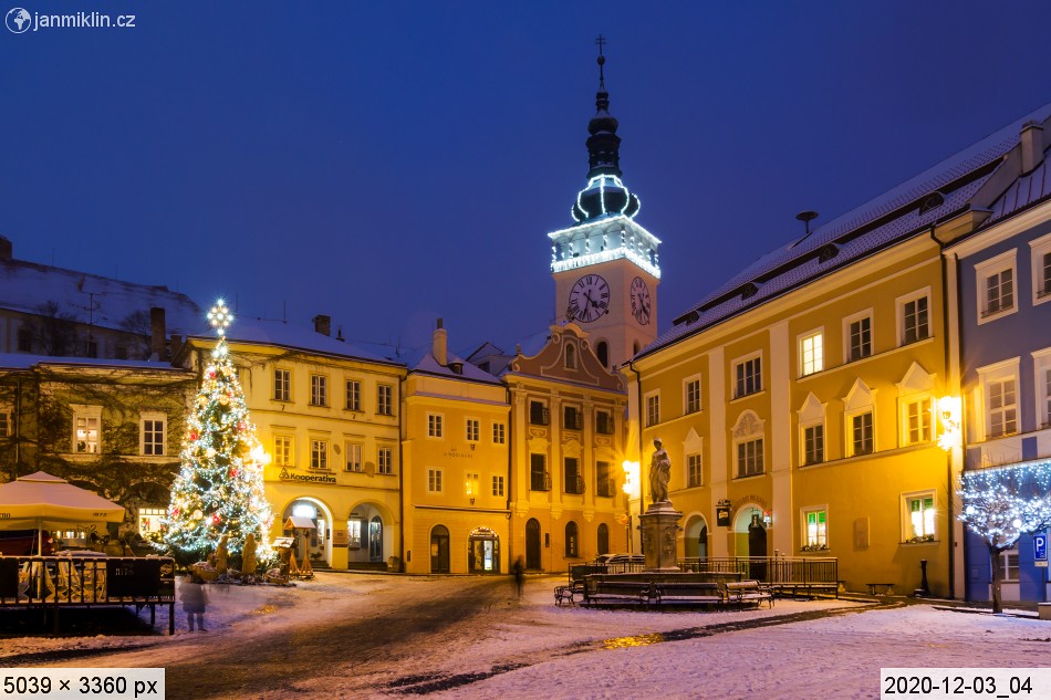 vánoční strom, náměstí, kostel sv. Václava, Mikulov