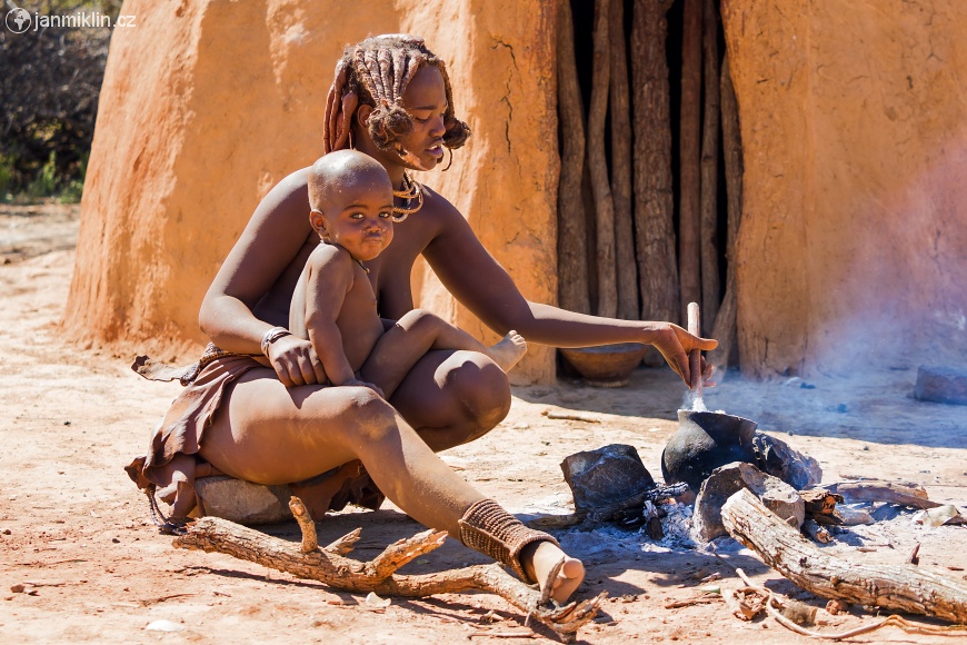 žena a dítě kmene Himba