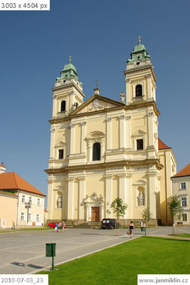 Kostel Nanebevzetí Panny Marie, Valtice