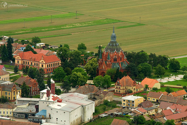 letecká fotografie: kostel Navštívení Panny Marie, Poštorná