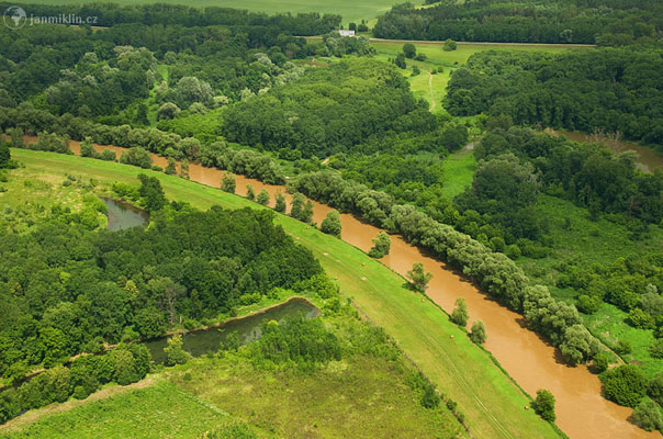 letecká fotografie: řeka Morava