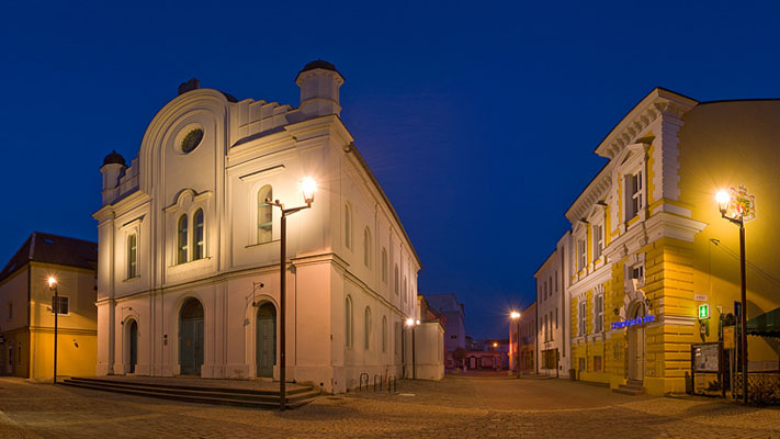 Synagoga a Lichtenštejnský dům, Břeclav