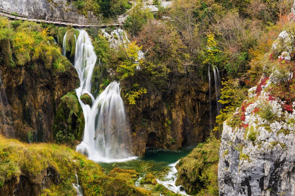 vodopády pod jezerem Kaluđerovac